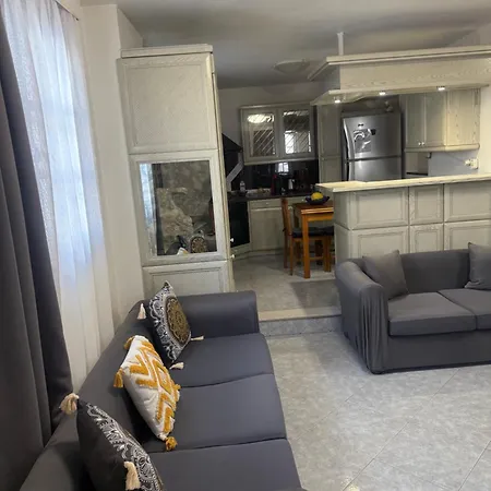 Syrigos Family 80 Sq.m On Naxos Town *